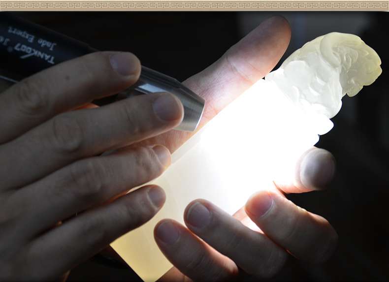 照玉強光手電筒不只可以鑒定琥珀，還可以鑒別各種的玉石、原石